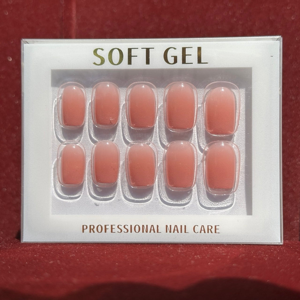 QUEEN NUDE 01 SQUARE