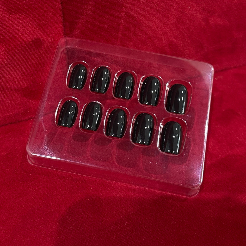 QUEEN BLACK SQUARE